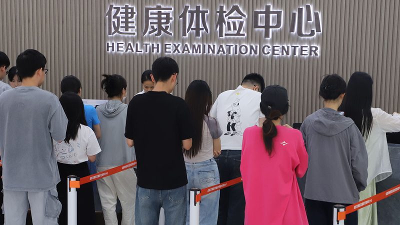 选择邮寄还是自取，主要取决于个人需求和实际情况。以下是一些建议：